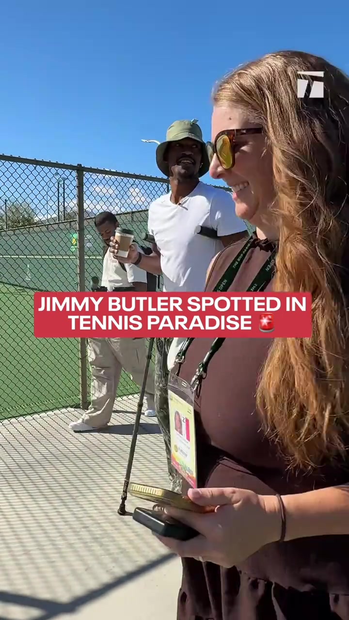 星空体育下载-术后26天!巴特勒拄双拐亮相网球场 手持咖啡 拥抱好友兹维列夫