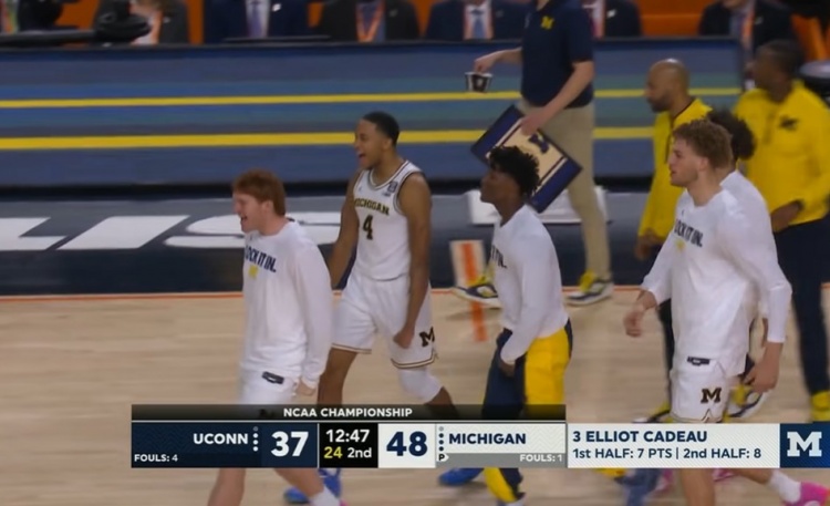 星空体育官网-11中1！卡多命中密歇根本场第一个三分 分差扩大至11分打停康大